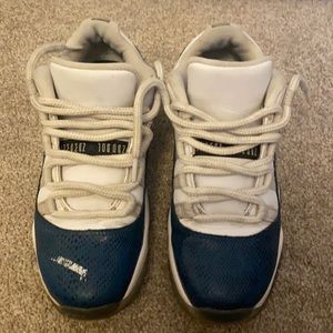 Air jordan low 11 ‘Snakeskin’ Size: 6.5 Color: Blue/Black/White